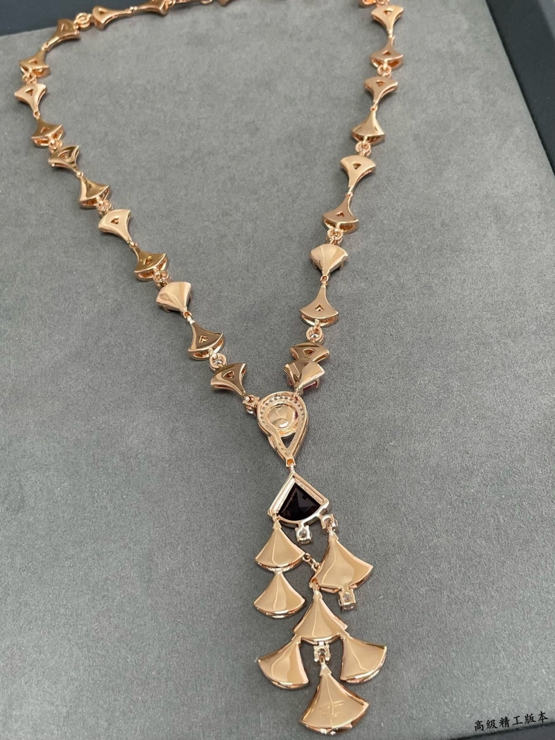 Bv1g*ai necklaces